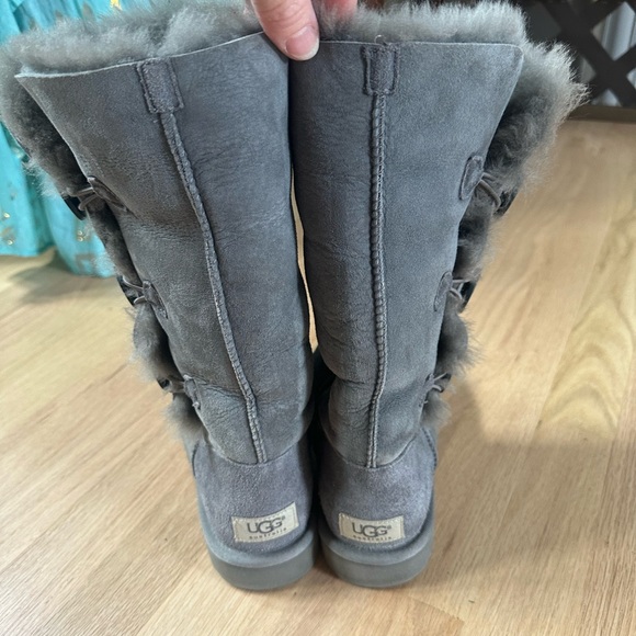 UGG sz7 Bailey Button Triplet grey boots - Picture 3 of 4